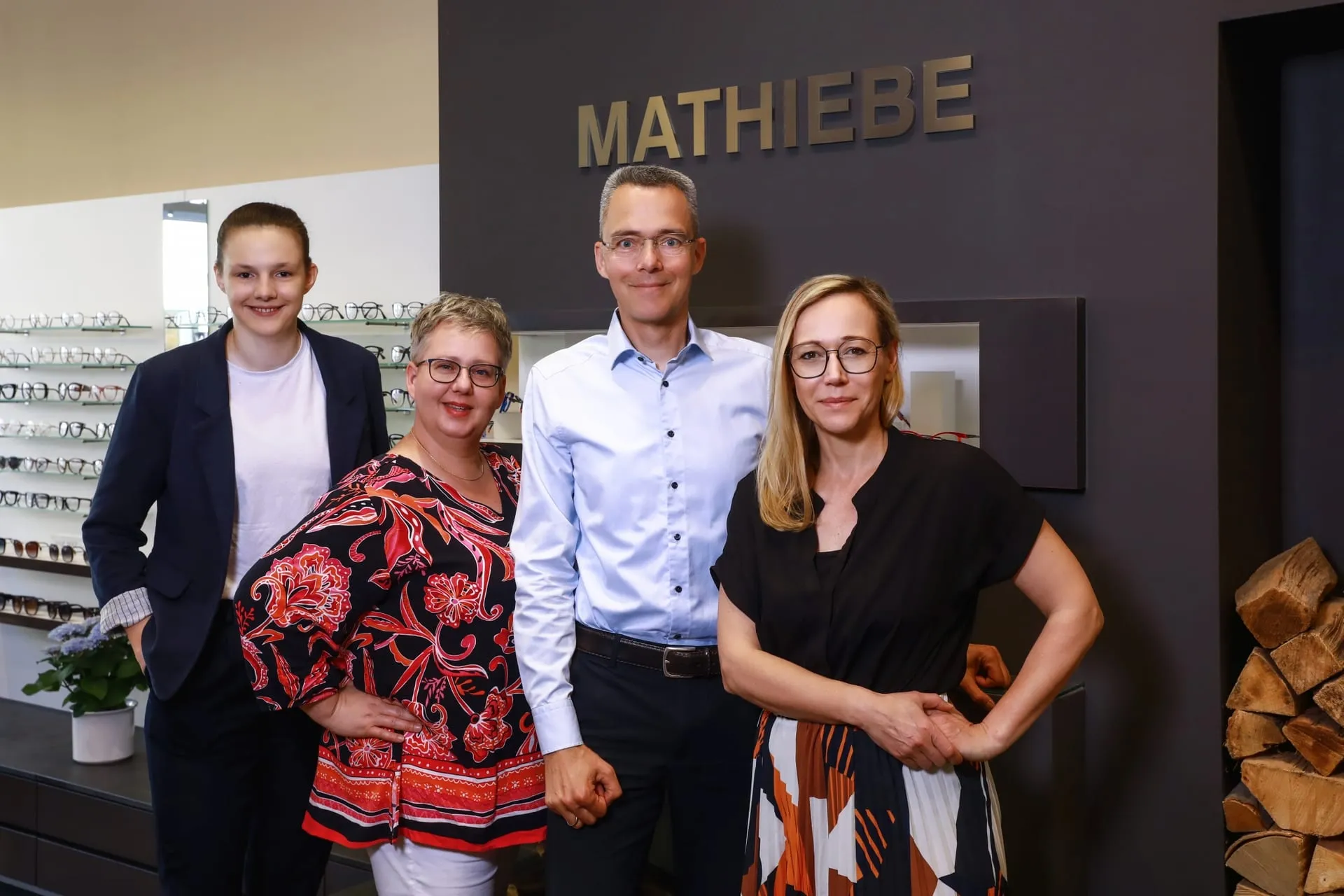 Das Team von Augenoptik Mathiebe im Geschäft